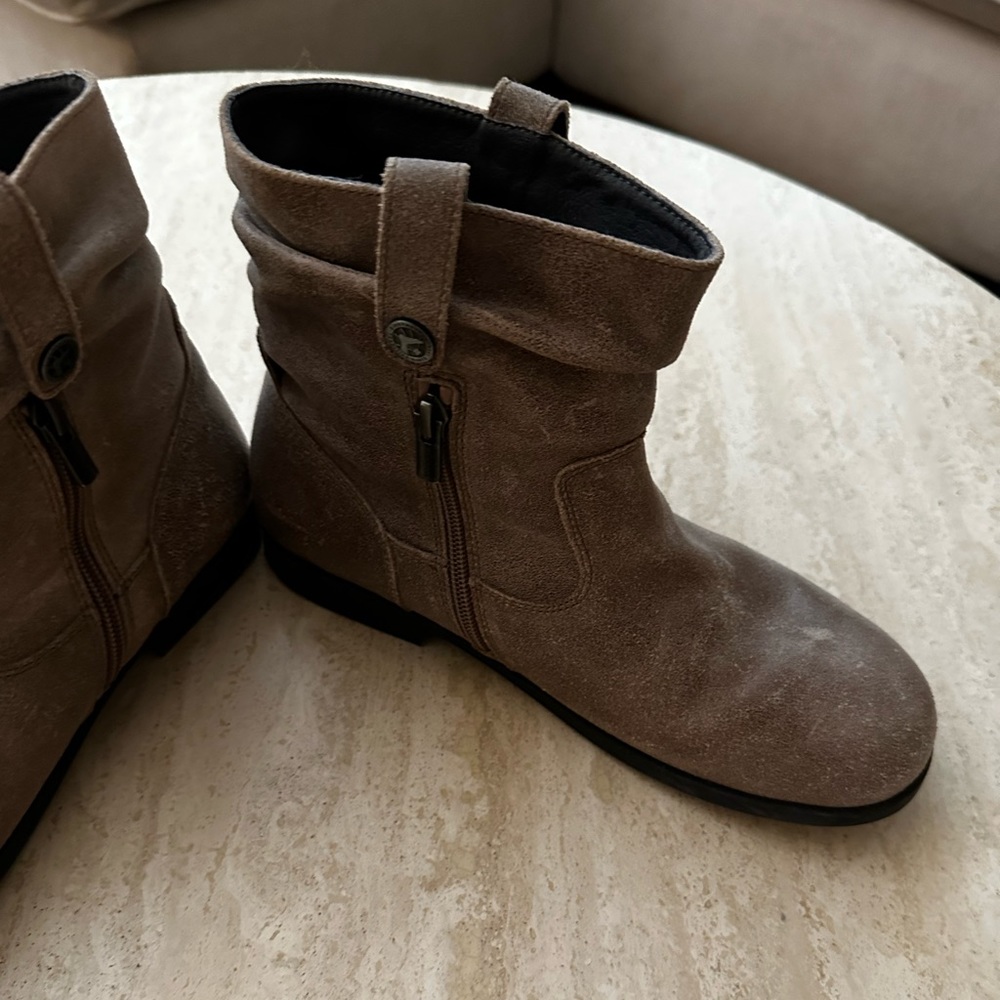 Birkenstock boots size 9 grey